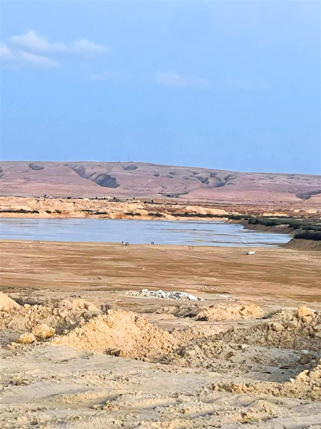 وزارة الري تستعرض موقف عدة مناطق في سيناء بعد تعرضها للسيول مؤخرًا وزارة الري تستعرض موقف عدة مناطق في سيناء بعد تعرضها للسيول مؤخرًا