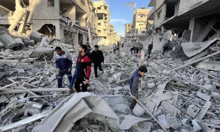 “وزارة الصحة الفلسطينية”: مقتل 23 مواطنًا جراء القصف الإسرائيلي في قطاع غزة. “وزارة الصحة الفلسطينية”: مقتل 23 مواطنًا جراء القصف الإسرائيلي في قطاع غزة.