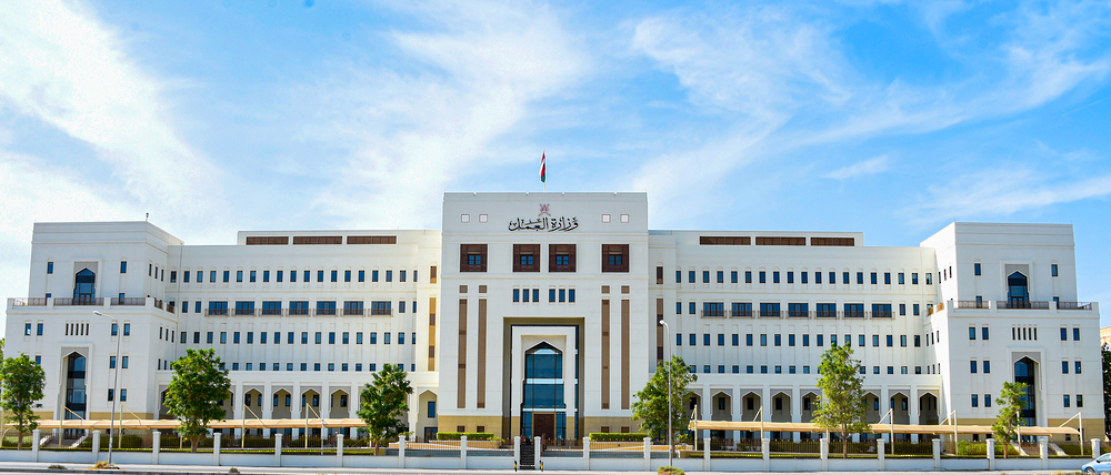 وزارةُ العمل: أكثر من 245 ألف منشأة لا تضمّ أي مواطن عُماني ضمن قواها العاملة بنسبة تعمين صفر بالمائة مقابل 1,1 مليون وافد وزارةُ العمل: أكثر من 245 ألف منشأة لا تضمّ أي مواطن عُماني ضمن قواها العاملة بنسبة تعمين صفر بالمائة مقابل 1,1 مليون وافد