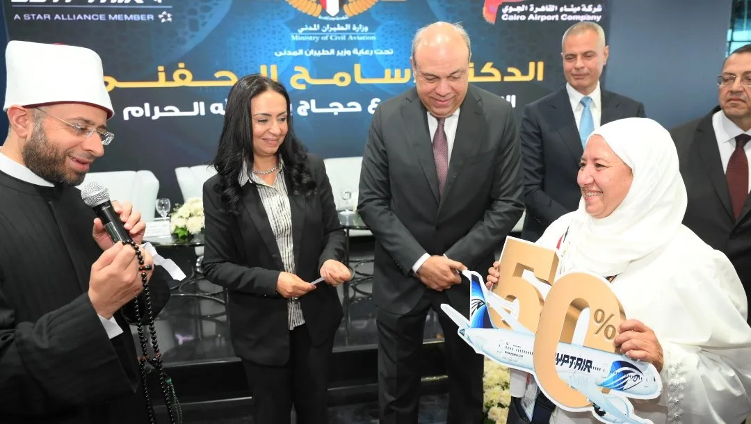وزراء التضامن والأوقاف والطيران يرحبون بأول دفعة من حجاج بيت الله الحرام وزراء التضامن والأوقاف والطيران يرحبون بأول دفعة من حجاج بيت الله الحرام