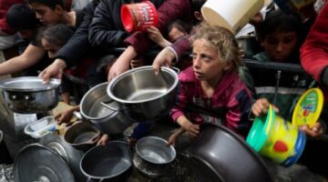 وزير إسرائيلي يُلمح لبدء تنفيذ خطة تهجير سكان غزة وعائلات إسرائيلية تتهم حكومة نتنياهو بالتخلي عن أسراها وتركهم للموت.. و”حماس” ترفض بشدة استخدام المساعدات أداة “ابتزاز سياسي”