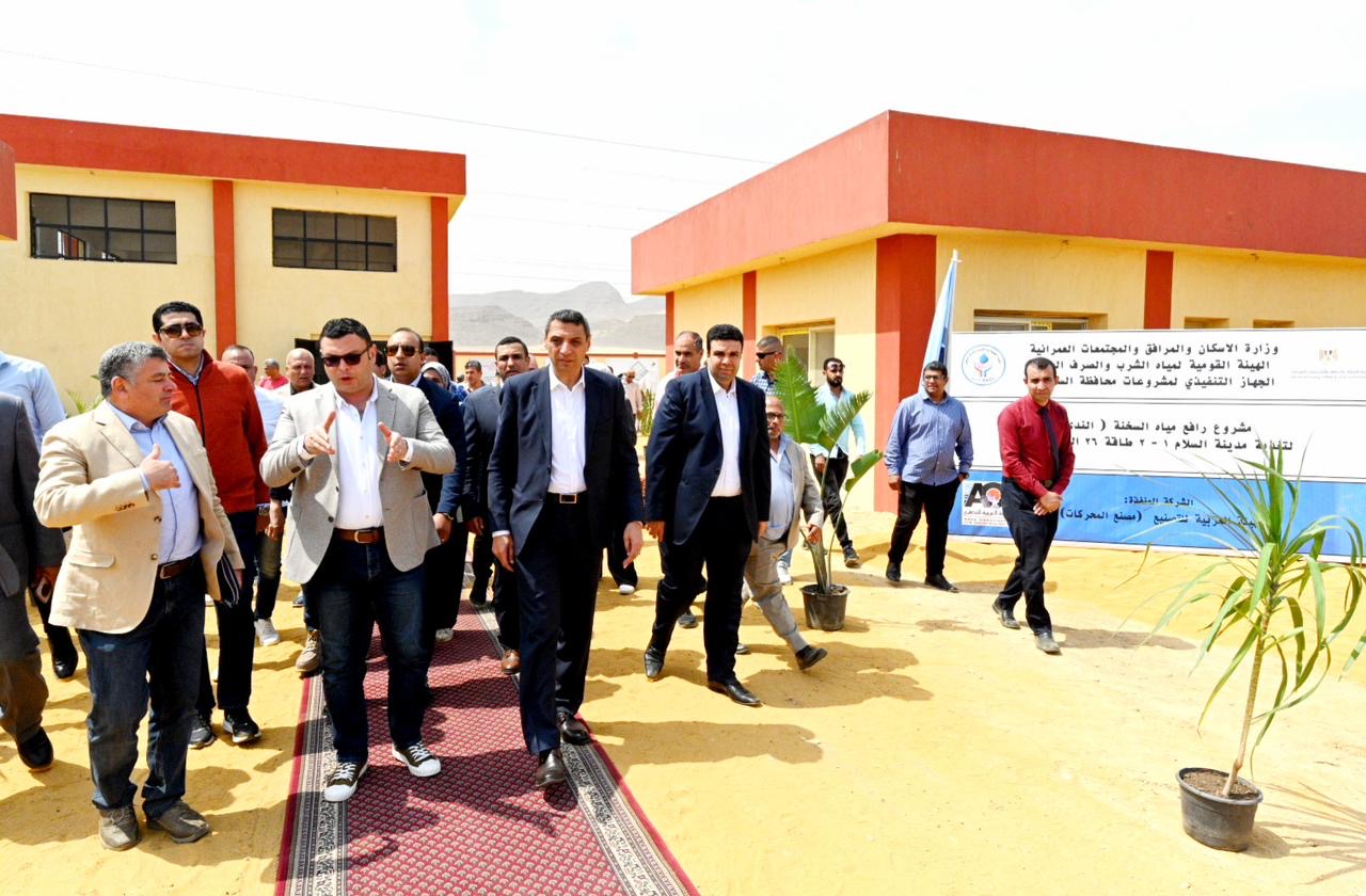 وزير الإسكان ومحافظ السويس يتفقدان مشروع رافع مياه السخنة وزير الإسكان ومحافظ السويس يتفقدان مشروع رافع مياه السخنة