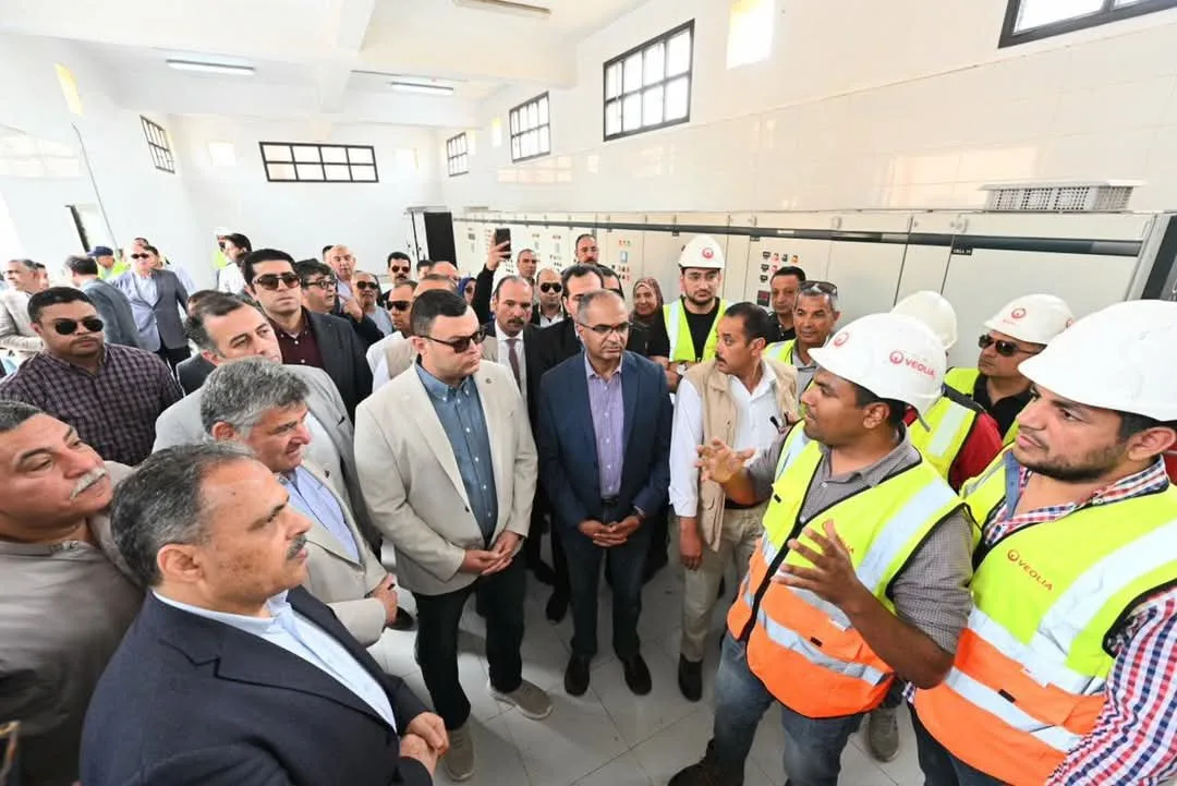 وزير الإسكان ومحافظ الشرقية يقومان بجولة ميدانية لمراجعة مشروعات المياه والصرف الصحي في المحافظة. وزير الإسكان ومحافظ الشرقية يقومان بجولة ميدانية لمراجعة مشروعات المياه والصرف الصحي في المحافظة.