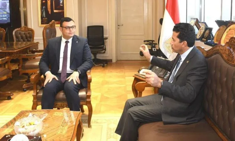 وزير الإسكان: العمل على توفير كافة الاحتياجات للمواطنين بالمدن الجديدة وزير الإسكان: العمل على توفير كافة الاحتياجات للمواطنين بالمدن الجديدة