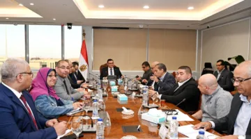 وزير الإسكان يتابع مع مسئولي “سيتي إيدج” موقف مبيعات عددٍ من المشروعات
