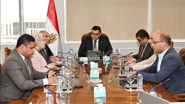 وزير الإسكان يتابع موقف الخدمات المقدمة للمواطنين عبر البوابة الإلكترونية لهيئة المجتمعات العمرانية وزير الإسكان يتابع موقف الخدمات المقدمة للمواطنين عبر البوابة الإلكترونية لهيئة المجتمعات العمرانية