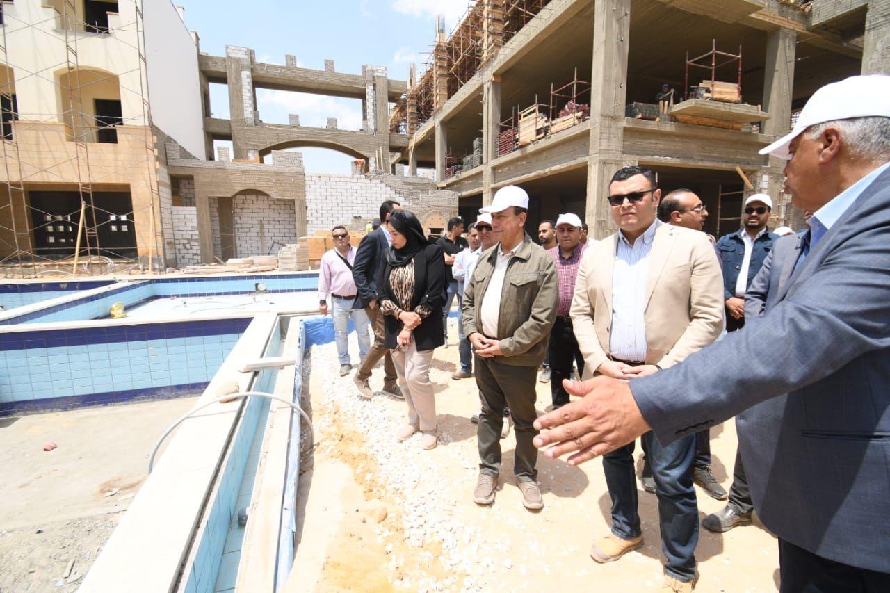 وزير الإسكان يتحول داخل مشروع حدائق تلال الفسطاط ويكشف آخر تطوراته وزير الإسكان يتحول داخل مشروع حدائق تلال الفسطاط ويكشف آخر تطوراته