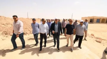 وزير الإسكان يتفقد أعمال الطرق والمرافق والكهرباء بمنطقة رأس الحكمة