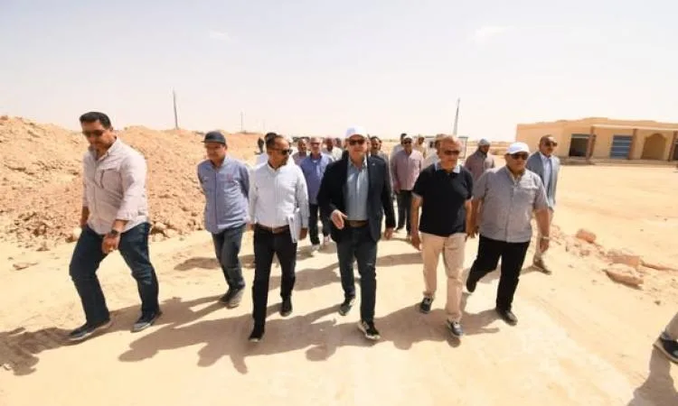 وزير الإسكان يتفقد أعمال الطرق والمرافق والكهرباء بمنطقة رأس الحكمة وزير الإسكان يتفقد أعمال الطرق والمرافق والكهرباء بمنطقة رأس الحكمة