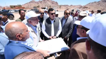 وزير الإسكان يتفقد أعمال تطوير طريقي كمين النبي صالح وسانت كاترين