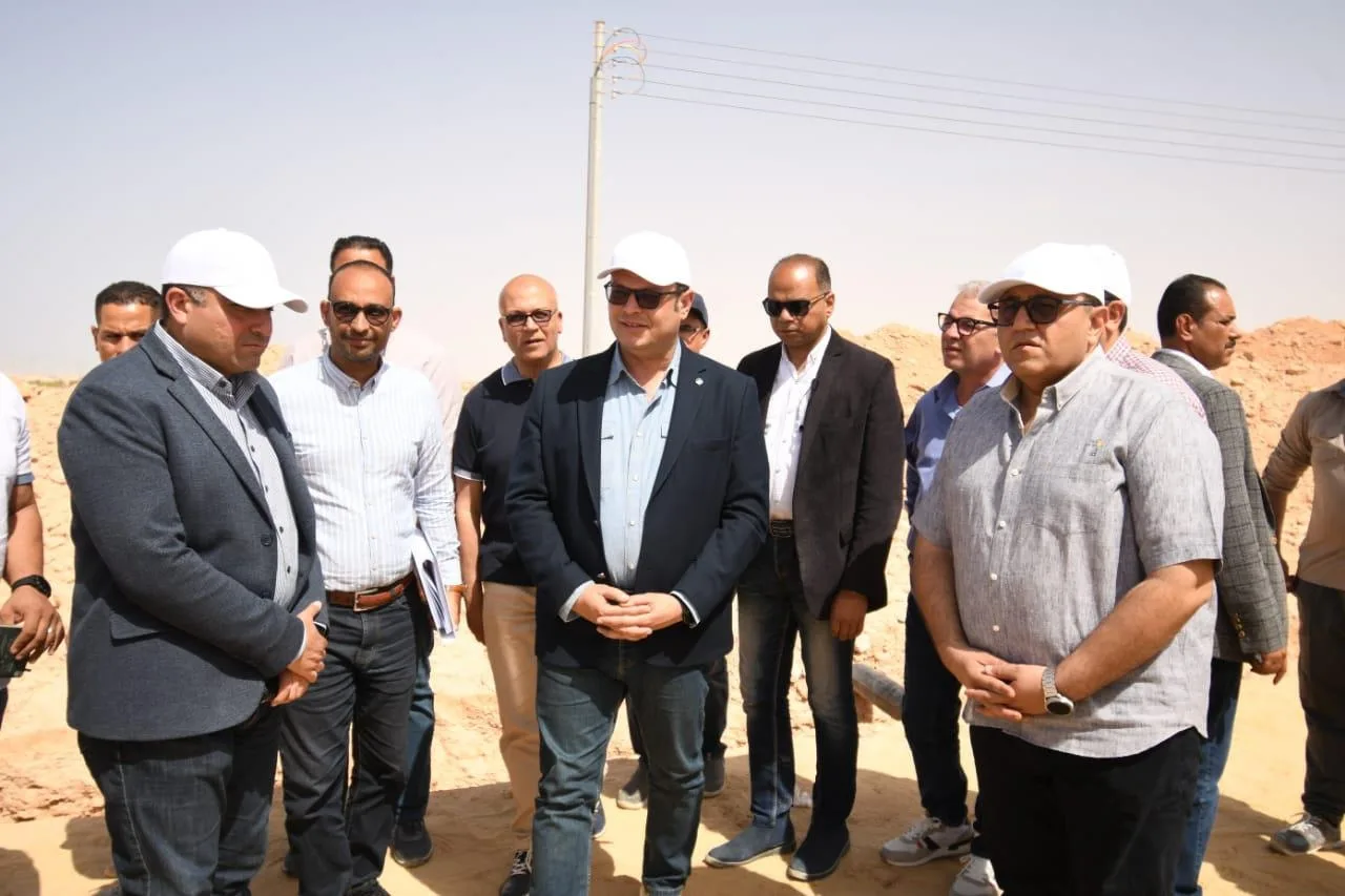 وزير الإسكان يتفقد مشروعات الساحل الشمالي الغربي وأعمال الطرق والمرافق بمنطقة رأس الحكمة وزير الإسكان يتفقد مشروعات الساحل الشمالي الغربي وأعمال الطرق والمرافق بمنطقة رأس الحكمة