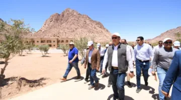 وزير الإسكان يتفقد منطقة الزيتونة ضمن "التجلى الأعظم فوق أرض السلام" بسيناء