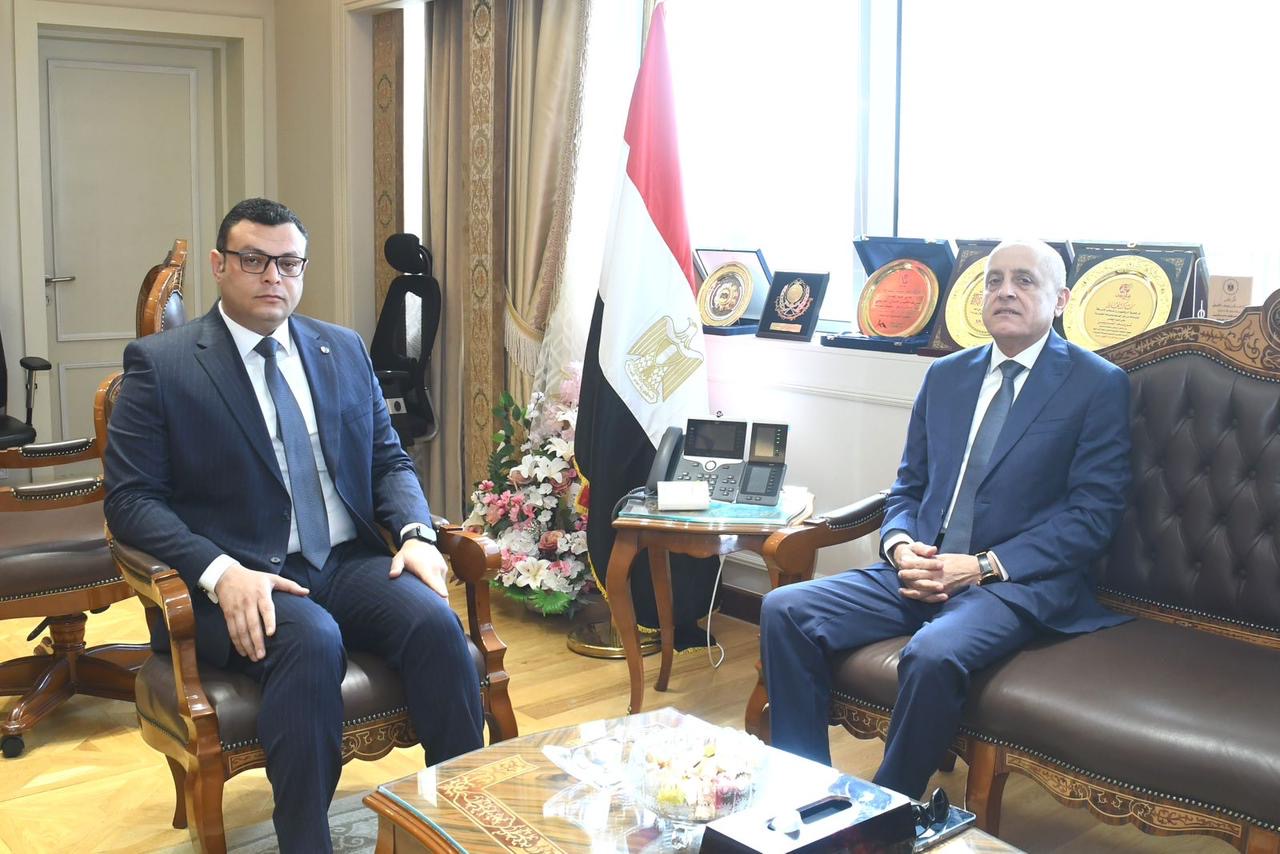 وزير الإسكان يستقبل محافظ الأقصر لمتابعة مشروعات “حياة كريمة” وزير الإسكان يستقبل محافظ الأقصر لمتابعة مشروعات “حياة كريمة”