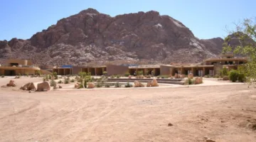 وزير الإسكان يشدد على سرعة إنهاء تنفيذ المشروعات السياحية في سانت كاترين