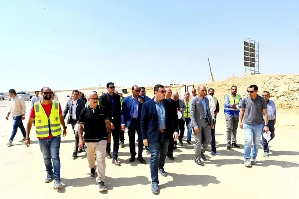وزير الإسكان يشرف على خدمات المرافق والطرق في الامتداد الجنوبي للقاهرة الجديدة ويدعو لإنهاء أعمال إمداد المياه بسرعة.