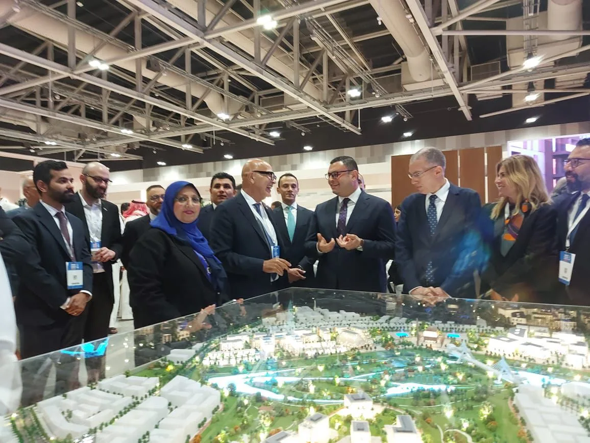 وزير الإسكان يصل إلى مسقط للمشاركة في افتتاح معرض ومؤتمر عُمان العقاري وأسبوع التصميم والبناء في نسخته العشرين