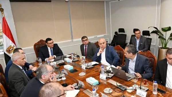 وزير الإسكان يعقد اجتماعا مع مسئولي شركة “سيتي إيدج” لمتابعة موقف مبيعات عددٍ من المشروعات وزير الإسكان يعقد اجتماعا مع مسئولي شركة “سيتي إيدج” لمتابعة موقف مبيعات عددٍ من المشروعات