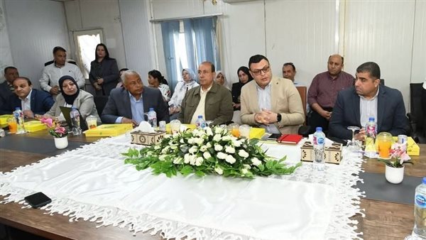 وزير الإسكان يعقد اجتماعًا مع الشركات العاملة بحدائق تلال الفسطاط لمتابعة الموقف التنفيذي وزير الإسكان يعقد اجتماعًا مع الشركات العاملة بحدائق تلال الفسطاط لمتابعة الموقف التنفيذي