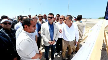 وزير الإسكان يناقش مستجدات مشروع M8 على ضفاف البحيرة ومشروع بحيرة “نيو مارينا” في العلمين.