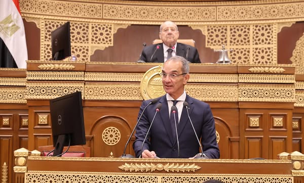وزير الاتصالات: اعتماد استراتيجيات لوضع خطط لتنمية صناعة الأمن السيبراني وزير الاتصالات: اعتماد استراتيجيات لوضع خطط لتنمية صناعة الأمن السيبراني