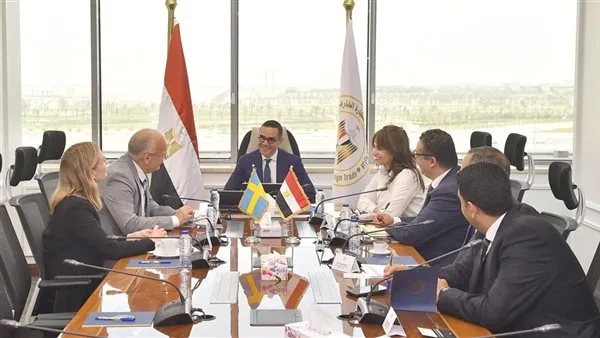 وزير الاستثمار يبحث مع السفير السويدي سبل تعزيز العلاقات الاقتصادية بين البلدين وزير الاستثمار يبحث مع السفير السويدي سبل تعزيز العلاقات الاقتصادية بين البلدين