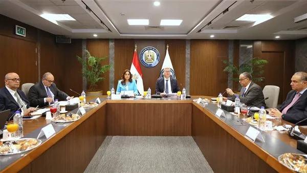 وزير البترول: إجراءات جديدة لتكثيف أعمال البحث والاستكشاف وزيادة الإنتاج وزير البترول: إجراءات جديدة لتكثيف أعمال البحث والاستكشاف وزيادة الإنتاج