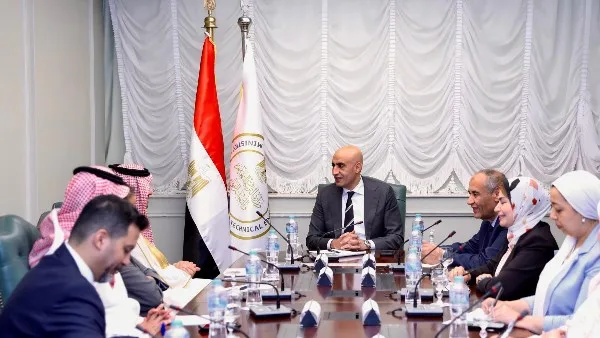 وزير التعليم يبحث التعاون مع مدير مكتب التربية العربي لدول الخليج وزير التعليم يبحث التعاون مع مدير مكتب التربية العربي لدول الخليج