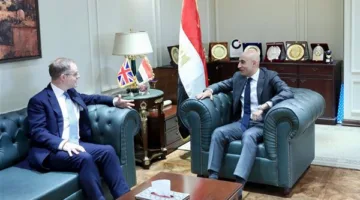 وزير التعليم يناقش مع السفير البريطاني تطوير محتوى مقررات اللغة الإنجليزية