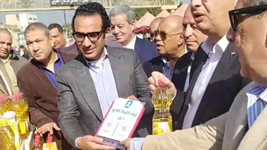 وزير التموين : 8500 منفذ ضمن «جمعيتي» ونستعد لدراسة إطلاق مرحلة جديدة بالتعاون وزير التموين : 8500 منفذ ضمن «جمعيتي» ونستعد لدراسة إطلاق مرحلة جديدة بالتعاون
