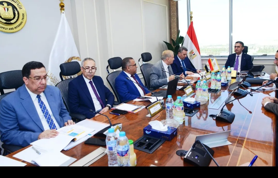 وزير التموين يلتقي برئيس شركة مطاحن ومخابز شمال القاهرة لمتابعة خطة التحسين وزيادة كفاءة العمل وزير التموين يلتقي برئيس شركة مطاحن ومخابز شمال القاهرة لمتابعة خطة التحسين وزيادة كفاءة العمل