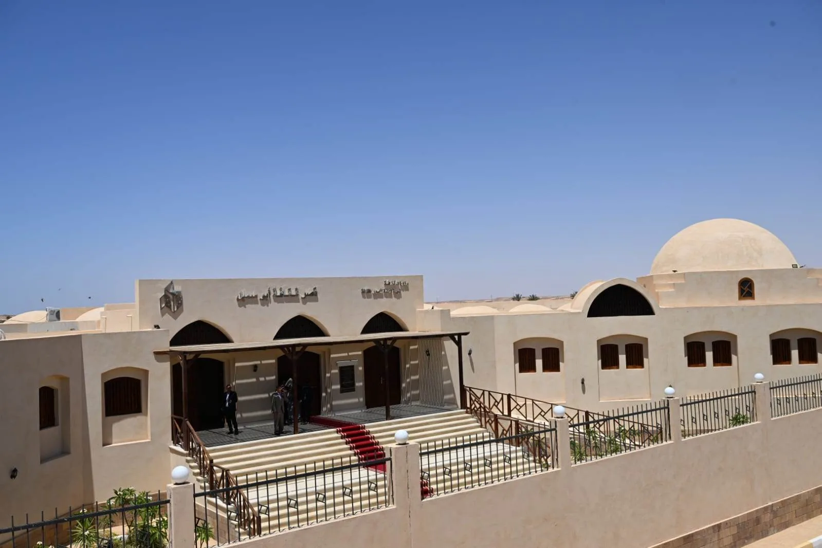 وزير الثقافة ومحافظ أسوان يدشنان مركز ثقافي جديد في أبو سمبل