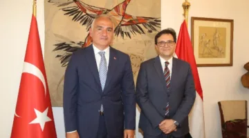 وزير الثقافة يدعو الفنانين الأتراك للمشاركة في مهرجان القاهرة السينمائي 2025