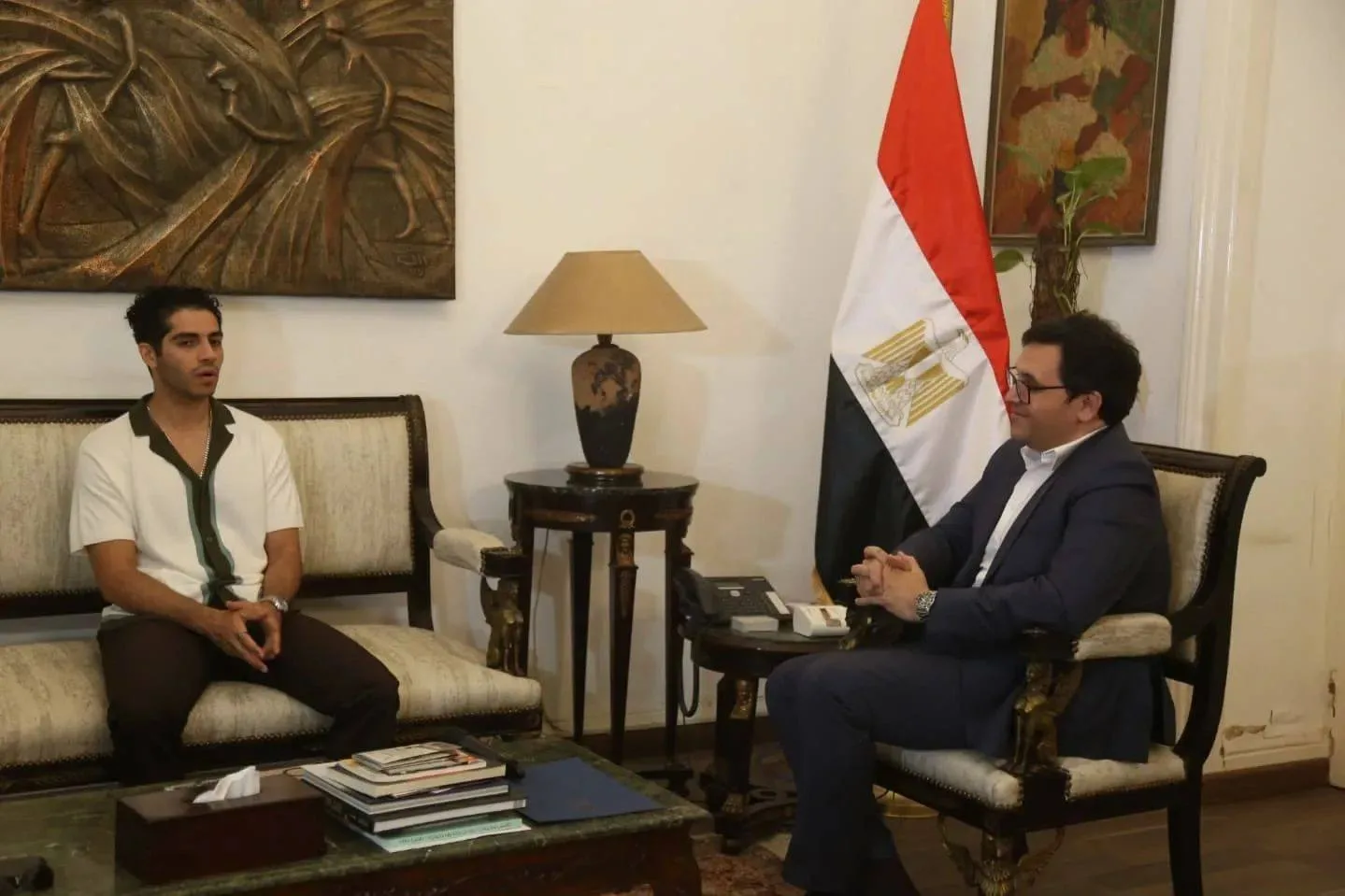 وزير الثقافة يكرم مينا مسعود ويعلنه ممثلاً للفنون المصرية في الخارج وزير الثقافة يكرم مينا مسعود ويعلنه ممثلاً للفنون المصرية في الخارج