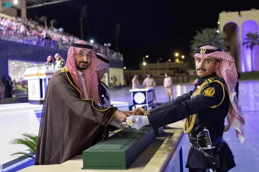وزير الحرس الوطني يشرف على احتفال تخرج طلاب كلية الملك خالد