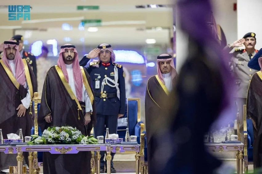 وزير الحرس الوطني يشرف على حفل تخرج الدورة الـ36 لتأهيل الضباط الجامعيين والدفعة الـ41 من طلاب كلية الملك خالد العسكرية.