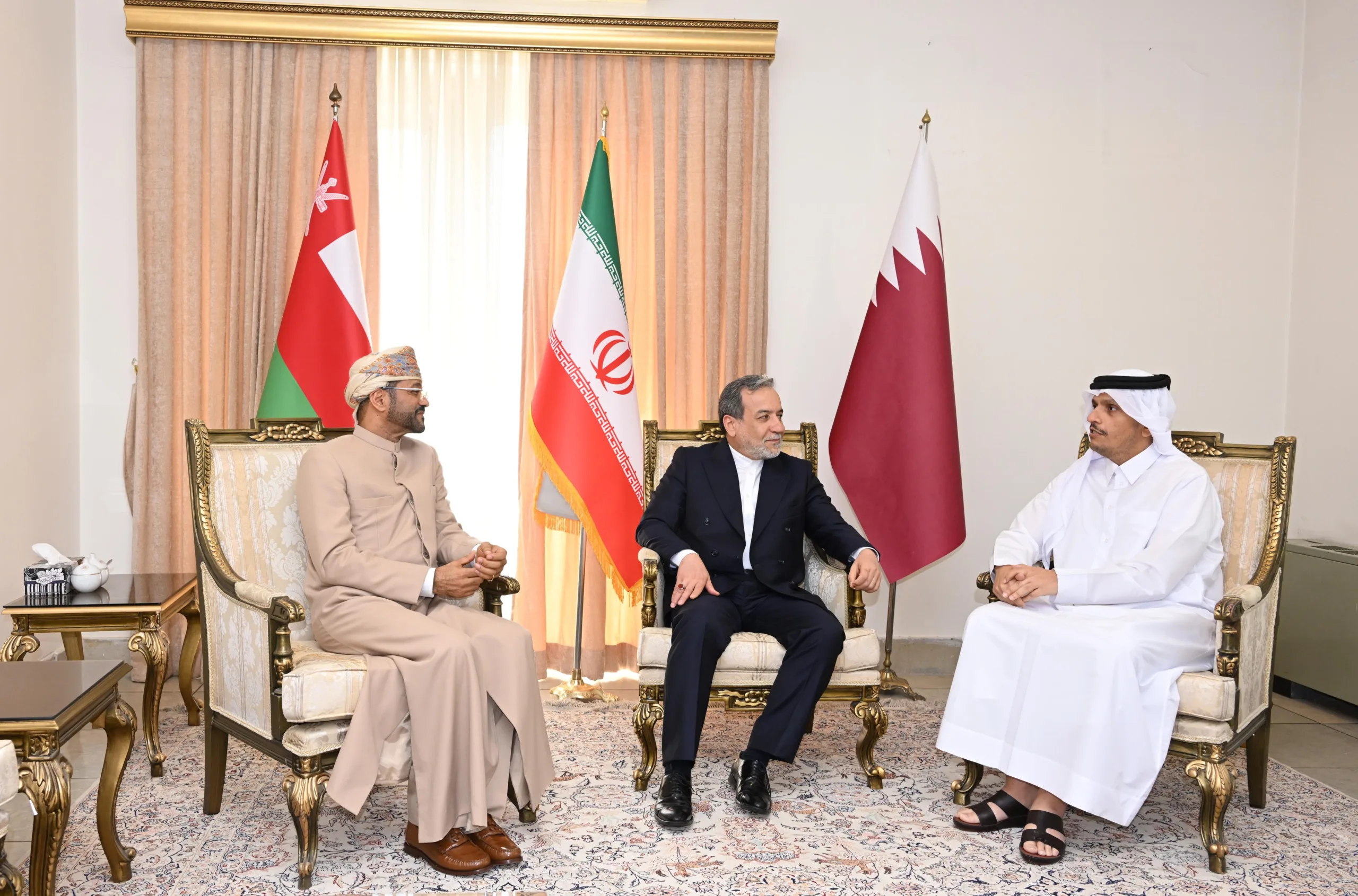 وزير الخارجية ونظيره الإيراني يناقشان آخر تطورات المفاوضات بين إيران والولايات المتحدة