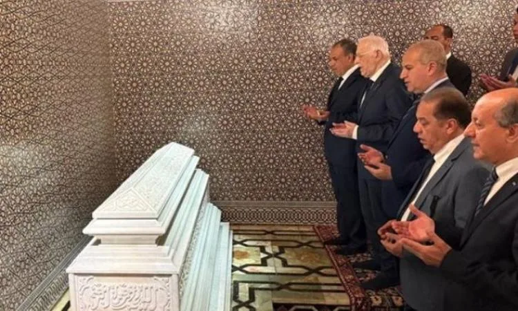 وزير الخارجية يقوم بزيارة ضريح الملكين “محمد الخامس والحسن الثاني” في الرباط وزير الخارجية يقوم بزيارة ضريح الملكين “محمد الخامس والحسن الثاني” في الرباط
