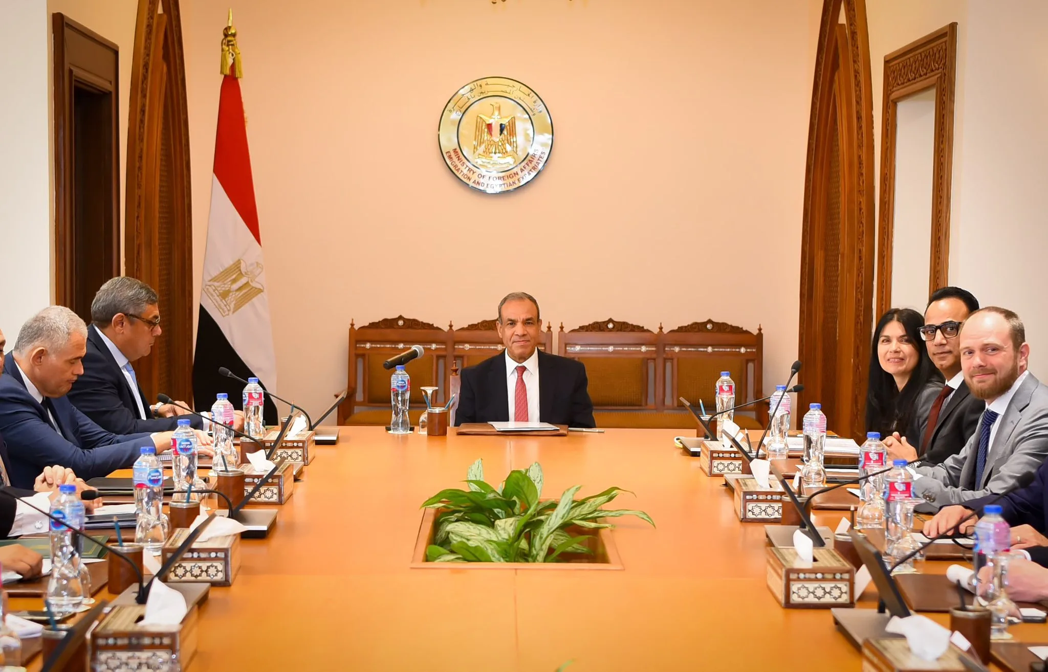 وزير الخارجية يلتقي وفد مجموعة “إيه بي موللر – ميرسك” لتعزيز الاستثمار وزير الخارجية يلتقي وفد مجموعة “إيه بي موللر – ميرسك” لتعزيز الاستثمار
