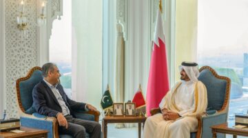 وزير الداخلية يجتمع مع نظيره الباكستاني