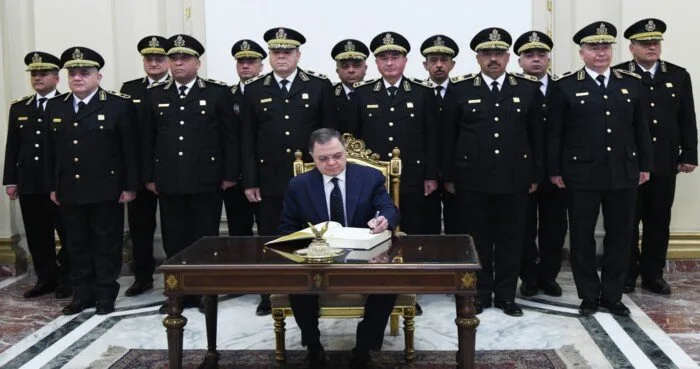 وزير الداخلية يوافق على منح 21 مواطنًا الجنسية الأجنبية مع عدم الاحتفاظ بالمصرية |مستند