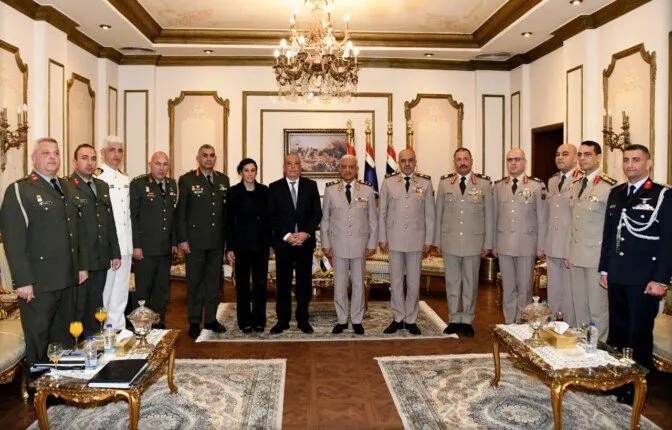 وزير الدفاع يبحث مع نظيره القبرصي سبل دعم علاقات التعاون العسكري وزير الدفاع يبحث مع نظيره القبرصي سبل دعم علاقات التعاون العسكري