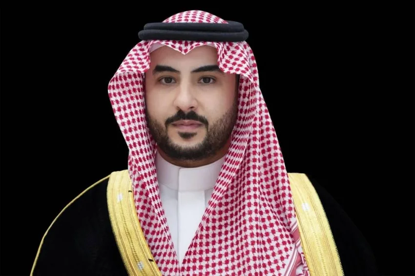 وزير الدفاع يصل إلى لندن في زيارة رسمية وزير الدفاع يصل إلى لندن في زيارة رسمية