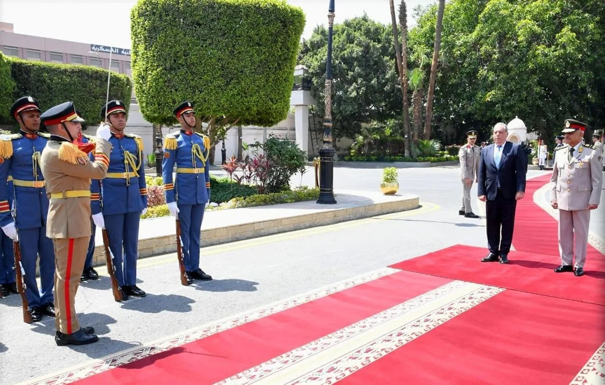 وزير الدفاع يلتقي نظيره القبرصي خلال زيارته الرسمية لمصر وزير الدفاع يلتقي نظيره القبرصي خلال زيارته الرسمية لمصر