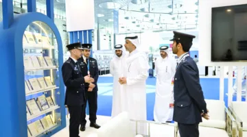 وزير الدولة للداخلية يزور معرض الدوحة للكتاب