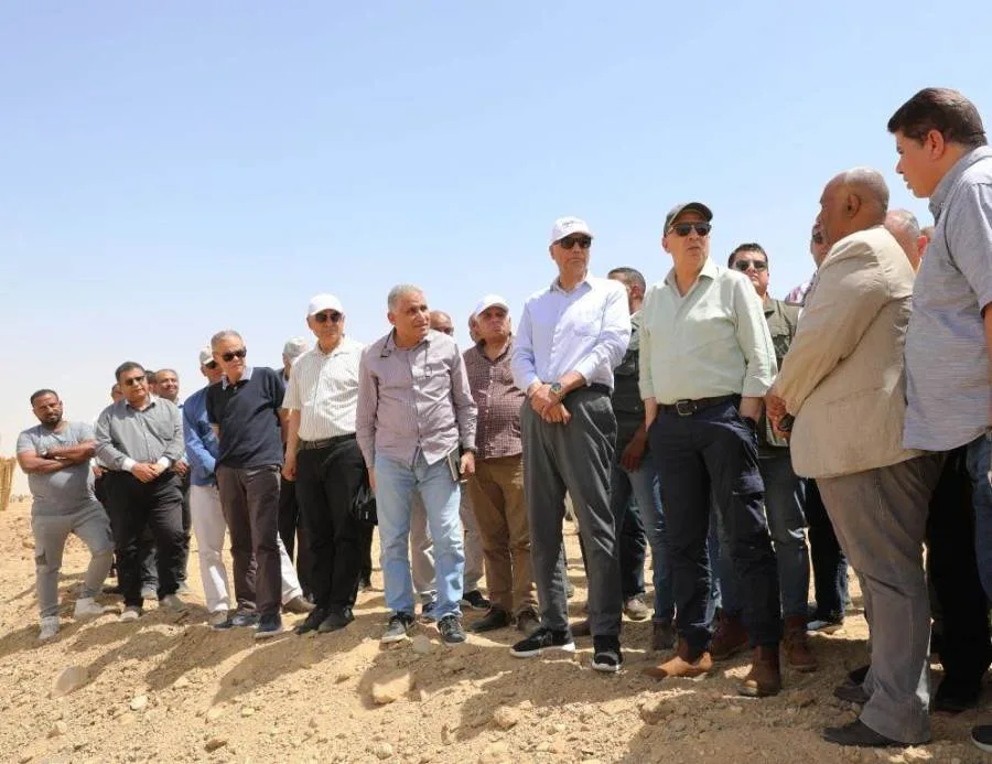 وزير الري ومحافظ أسوان يراقبان جهود حماية نهر النيل لضمان جودة المياه ونقائها كما ينبغي