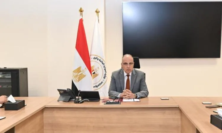 وزير الري يراقب تقدم تسهيل إجراءات منح تراخيص المياه الجوفية