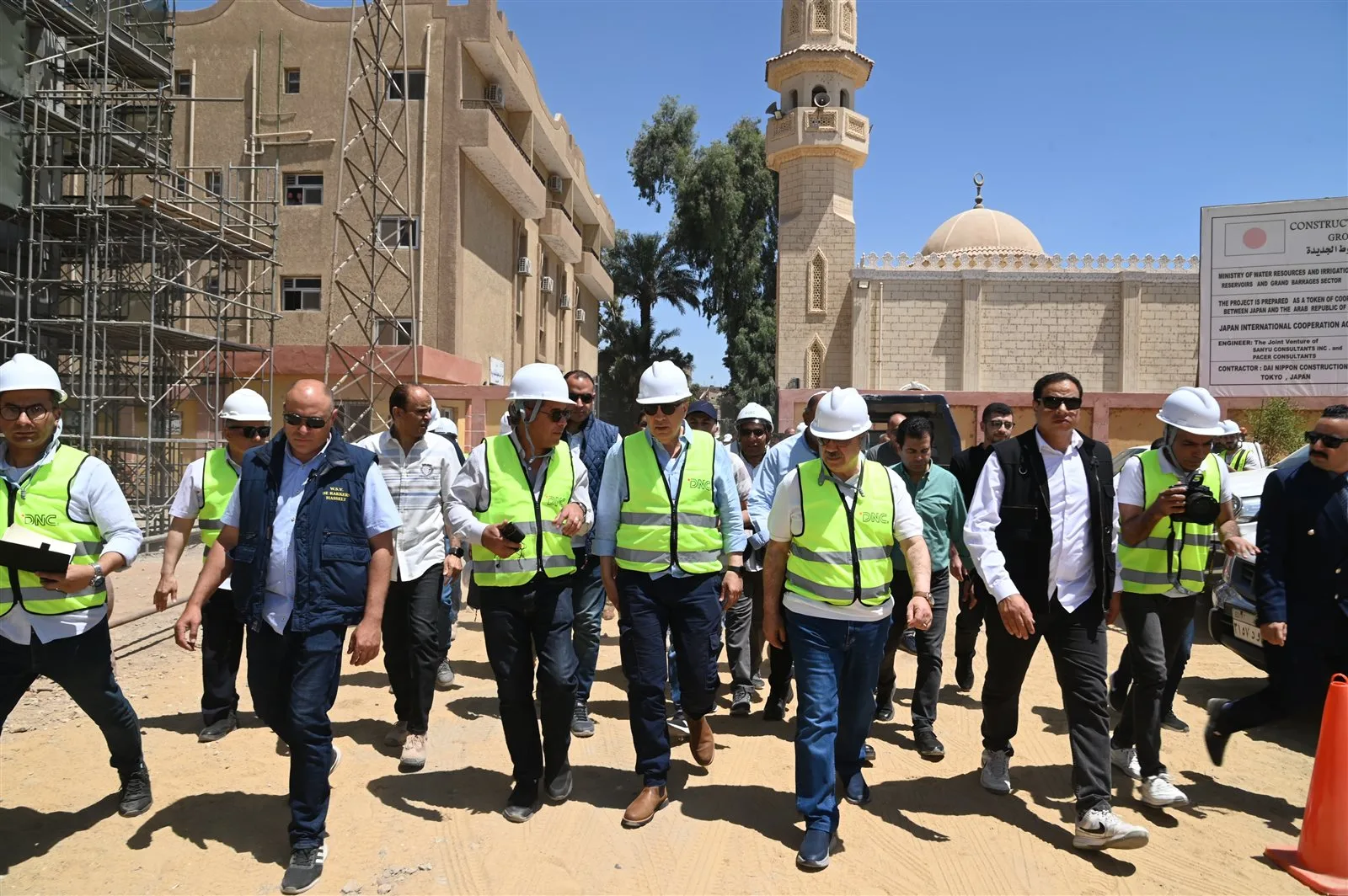 وزير الري يعلن إتمام 81% من مشروع بناء قناطر ديروط الجديدة