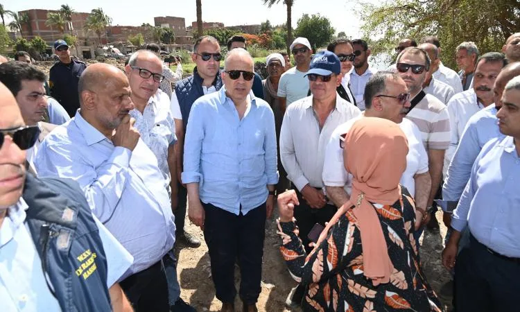 وزير الري يكمل زيارته في محافظة أسيوط ويستعرض حالة القنوات المائية وزير الري يكمل زيارته في محافظة أسيوط ويستعرض حالة القنوات المائية