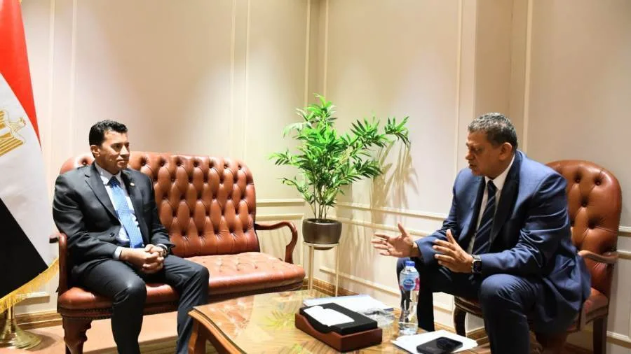 وزير الرياضة يجتمع برئيس اتحاد كرة اليد المصري لمناقشة التحضيرات النهائية لاستضافة بطولة العالم.
