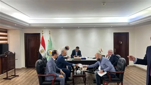 وزير الزراعة يبحث مع أعضاء مجلسي النواب والشيوخ التوسع في تخصيص مساحات لمشروعات النفع العام وزير الزراعة يبحث مع أعضاء مجلسي النواب والشيوخ التوسع في تخصيص مساحات لمشروعات النفع العام